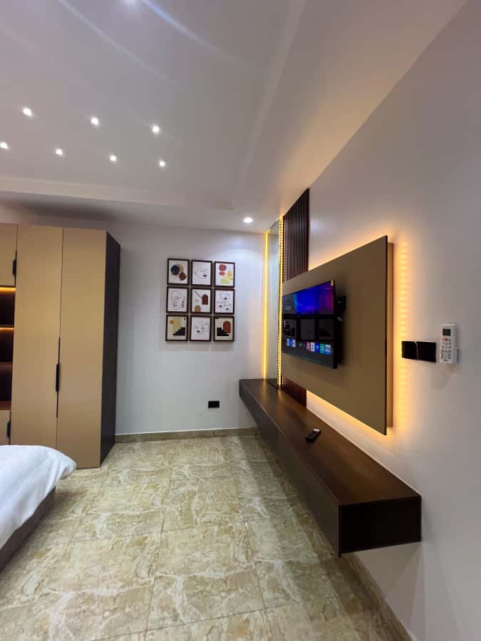 3 bed 230k per night